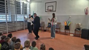 200e3e56-b474-4c4d-bef9-e75ce77337df