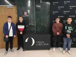 ca417e55-417d-40a5-b557-1dd0ff75b367