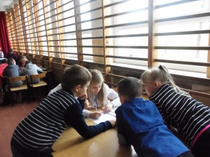 nasza grupa przy zadaniach konkursowych